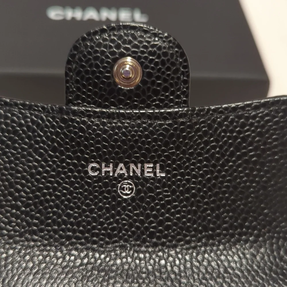 Chanel Flap Cardholder - Picture 4 of 10